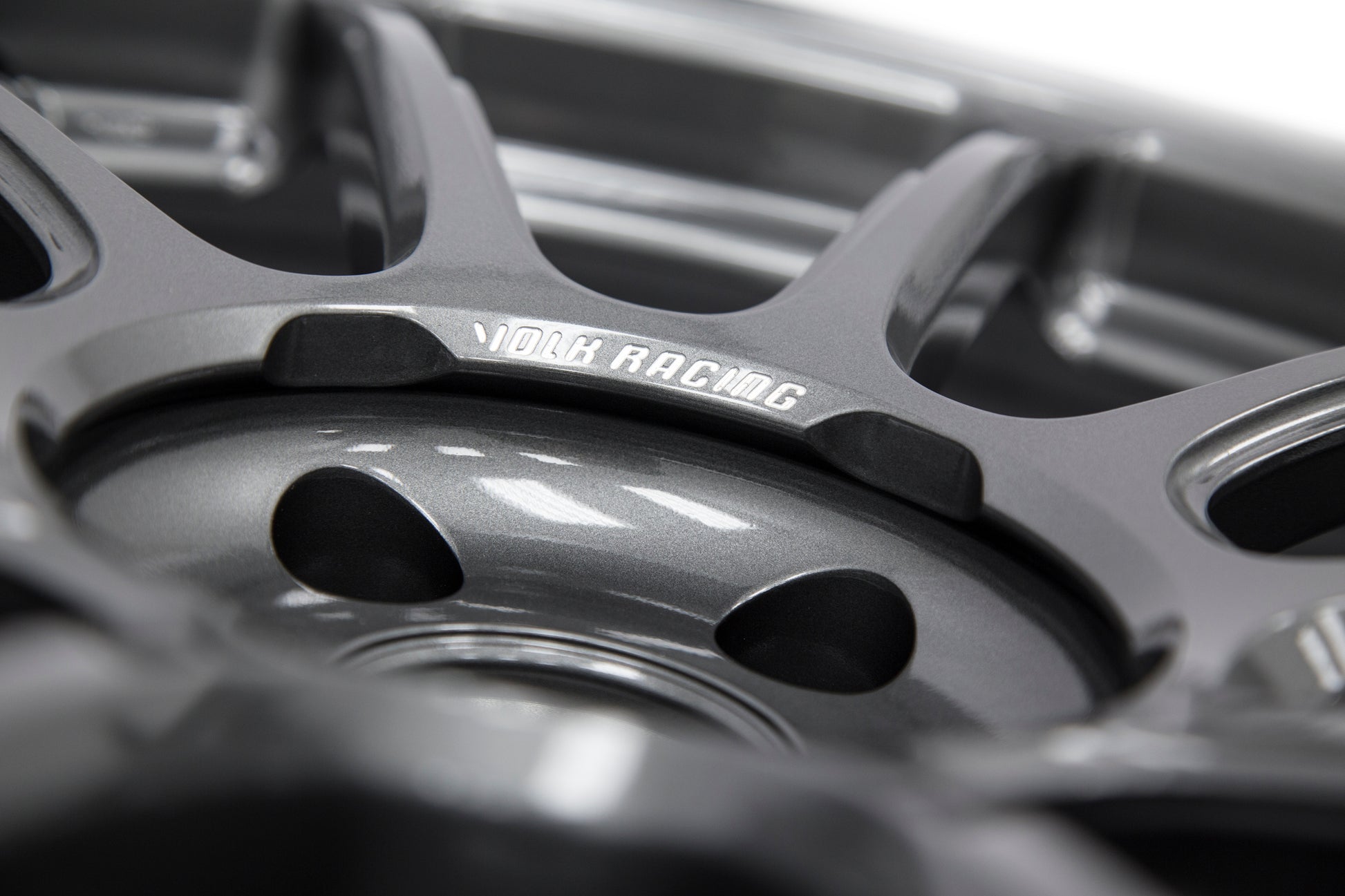 VLKWKZX38EG Volk ZE40 Gunmetal 18x9.5 +38 - 2015+ WRX / 2015+ STIx4,